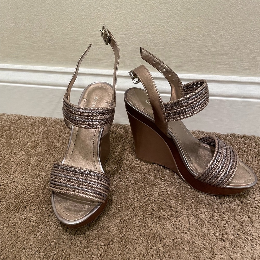 BCBG Generation Callista Metallic Strap Rope Wedge Sandals. size 6.5